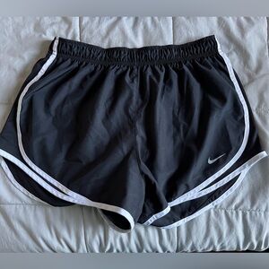 Like new Nike dri fit shorts. Sz lg
